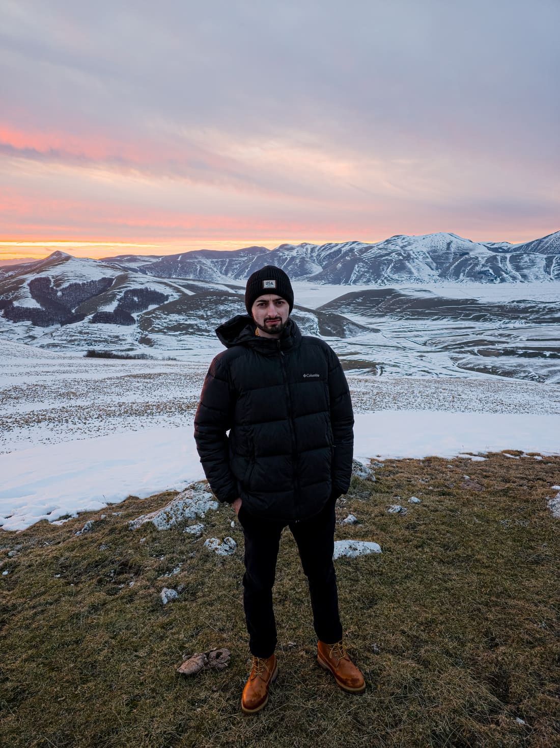 Gabriele Barreca, sviluppatore web a Macerata, in montagna al tramonto